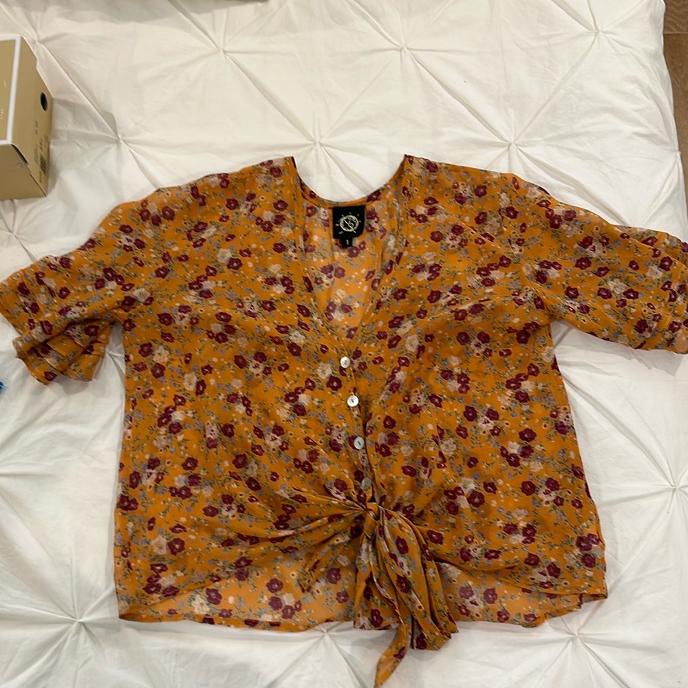 Planet blue orange short sleeve floral blouse